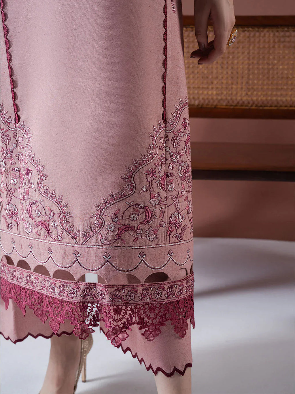 RT1251-Asim Jofa - Winter 3PC Dhanak Embroidered Suit