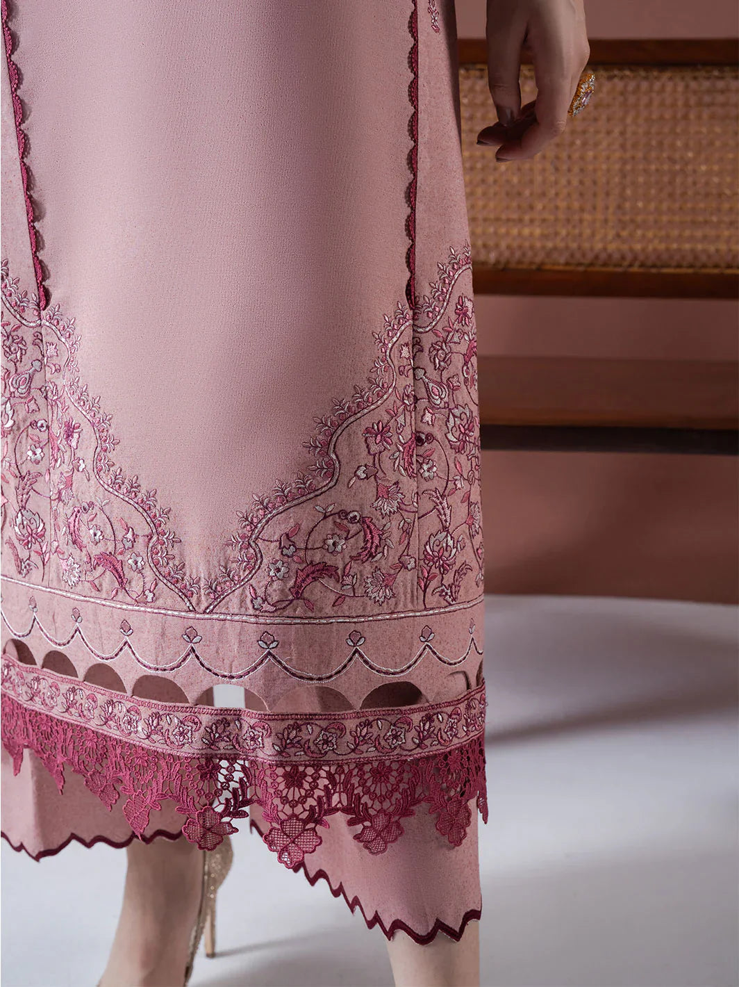 RT1251-Asim Jofa - Winter 3PC Dhanak Embroidered Suit