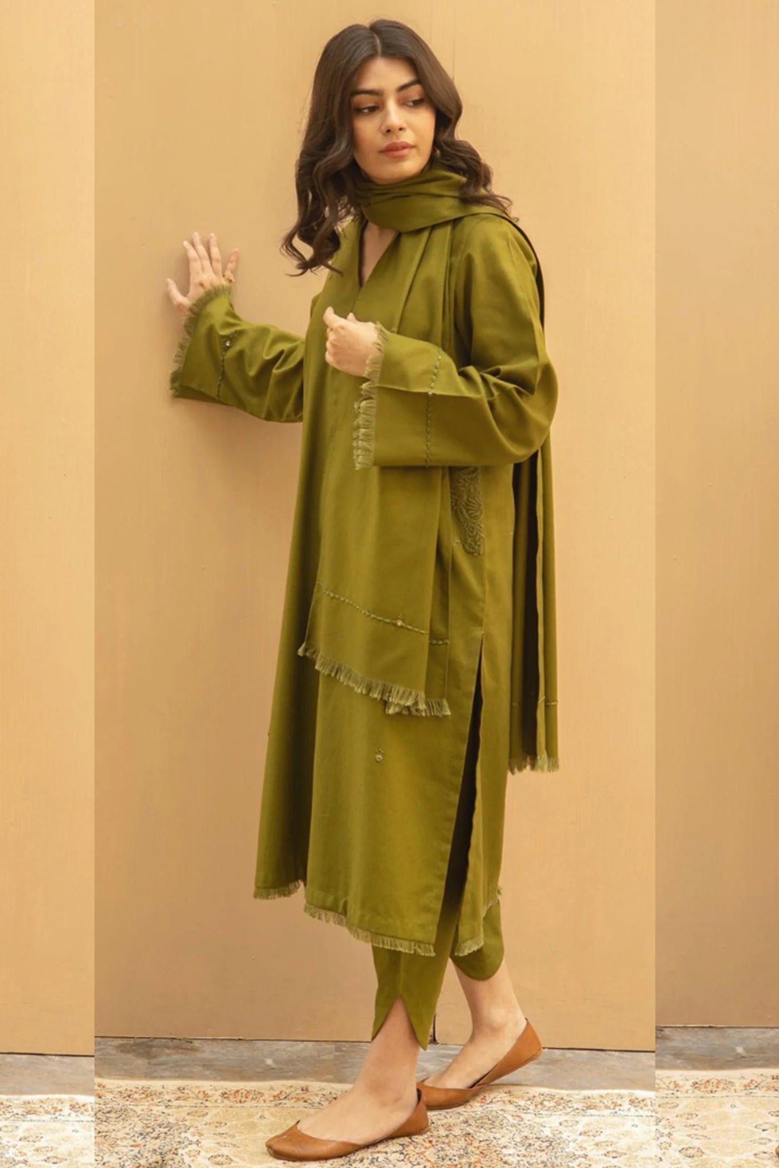 RT1031-Winter 3PC Dhannak Embroidered Suit with Dhanak Embroidered Shawll