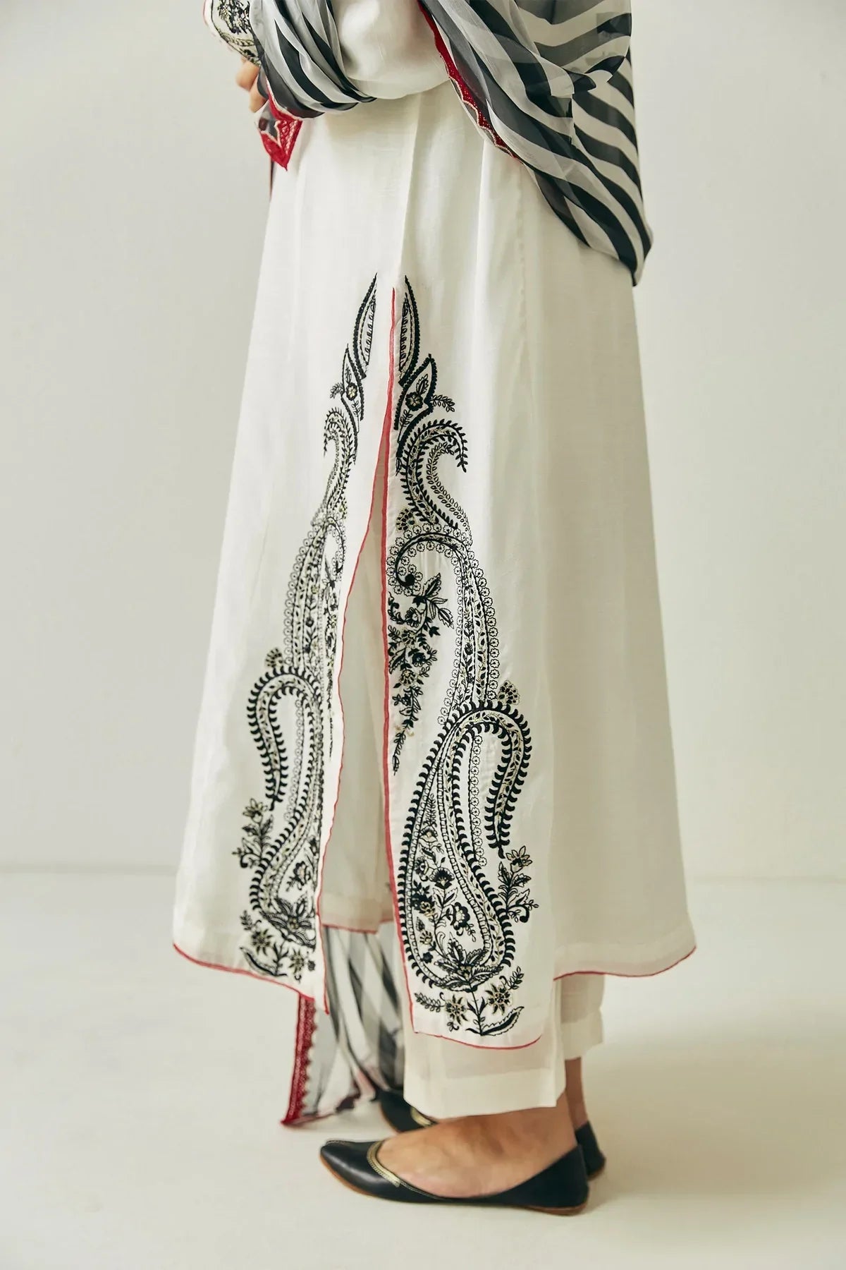 Zara Shah Jahan Lawn Embroidered 3 pc dress With Organza Printed Dupata-RT533