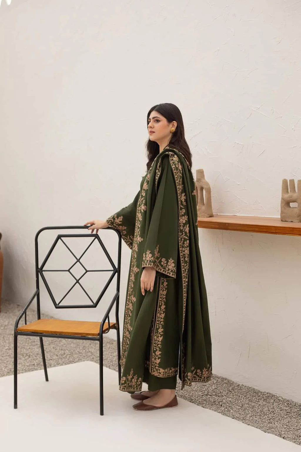 RT1222-Agha Noor - Winter 3PC Dhanak Embroidered Suit