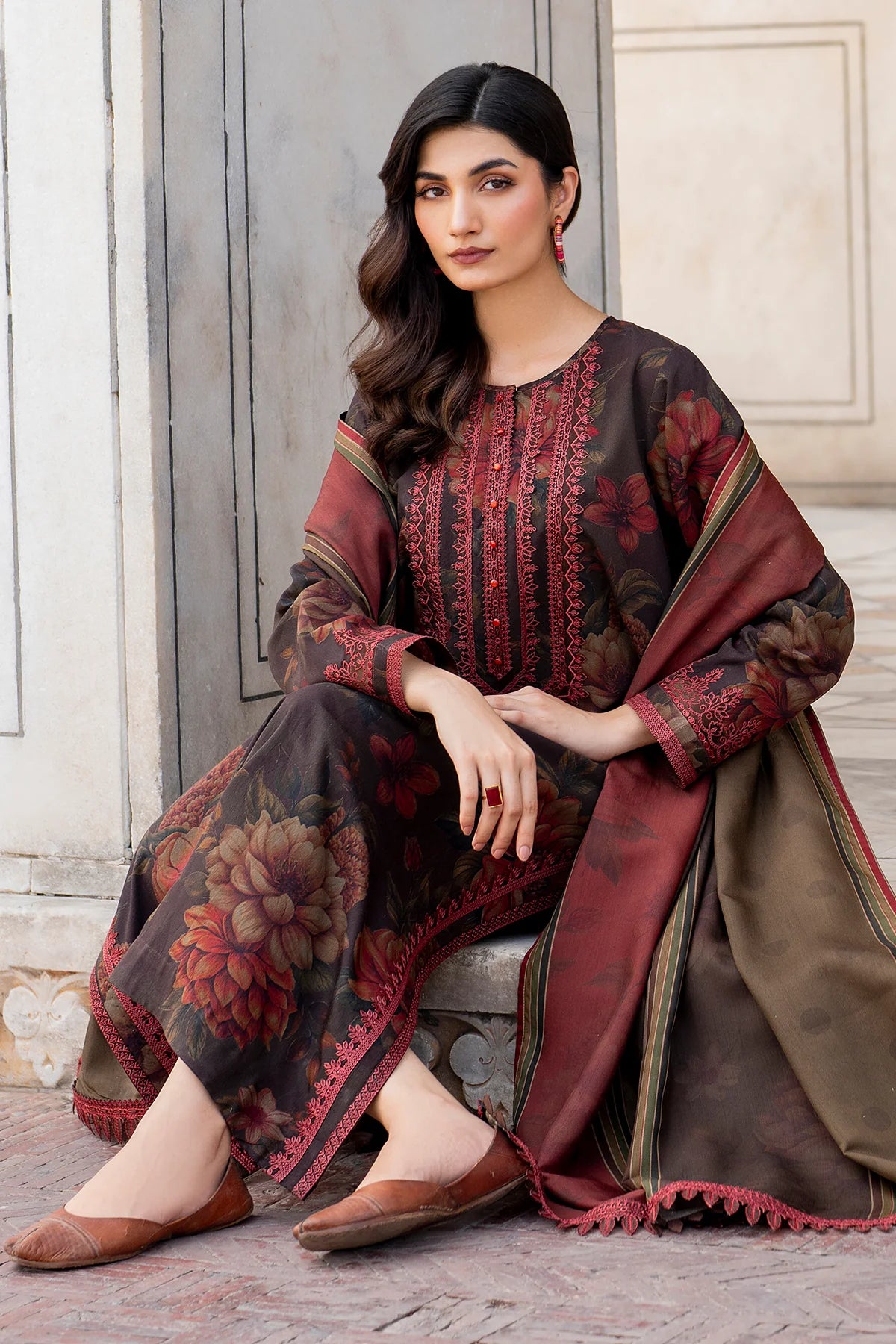 RT925-SUMMER-3 Piece Unstitched Digital Printed Lawn Suit With Neckline Patch - Digital Printed Lawn Dupatta