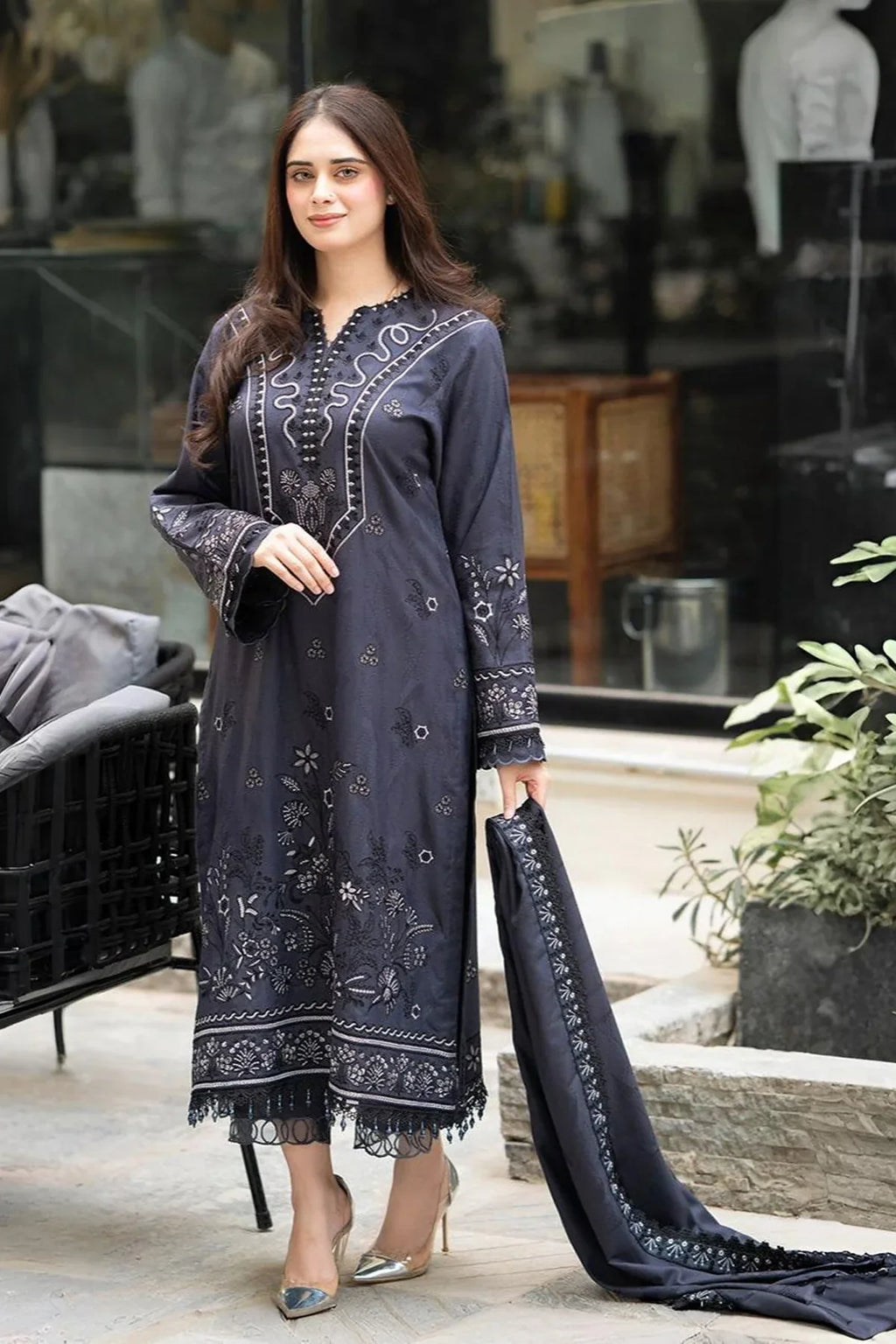 RT1250-Libass - Winter 3PC Dhanak Embroidered Suit