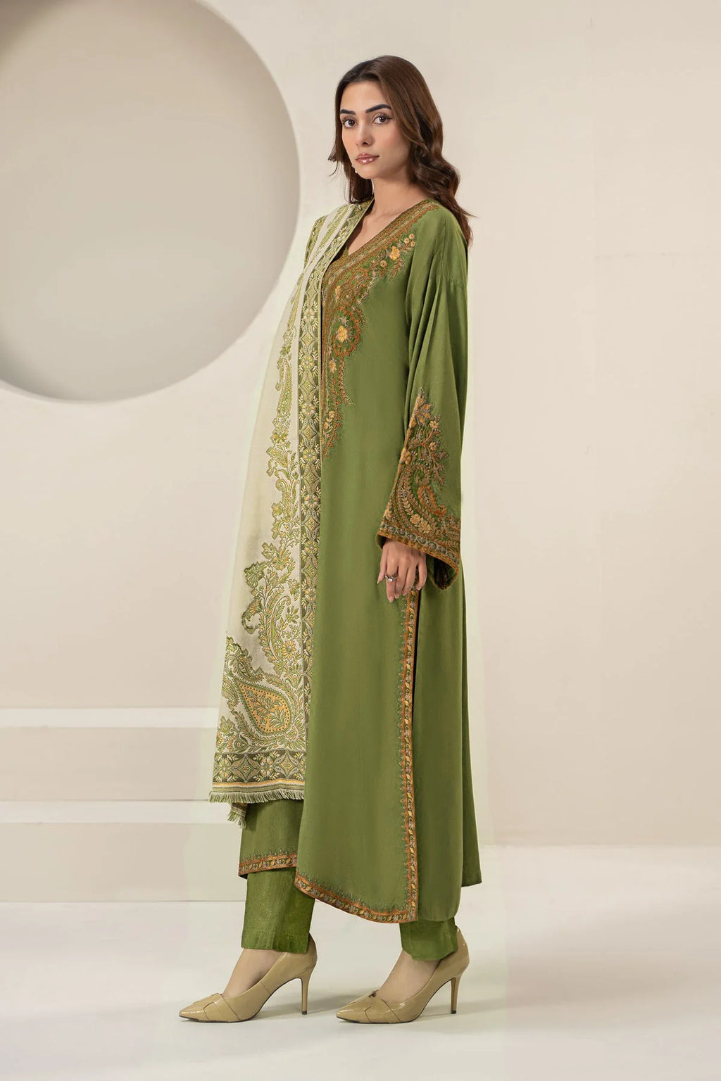 RT913 - Maria.B. 3 Piece Embroidered Lawn Suit