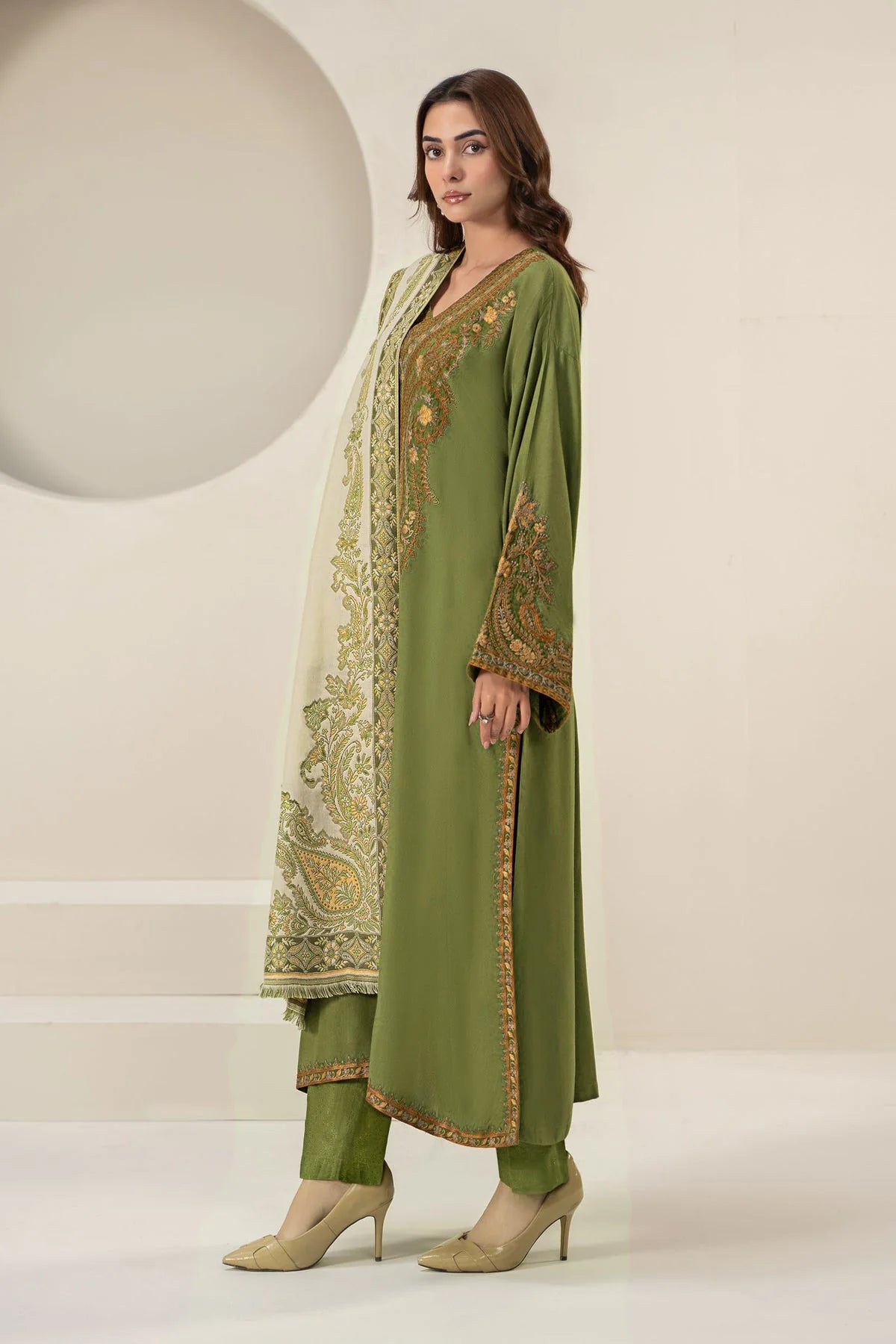 RT913 - Maria.B. 3 Piece Embroidered Lawn Suit