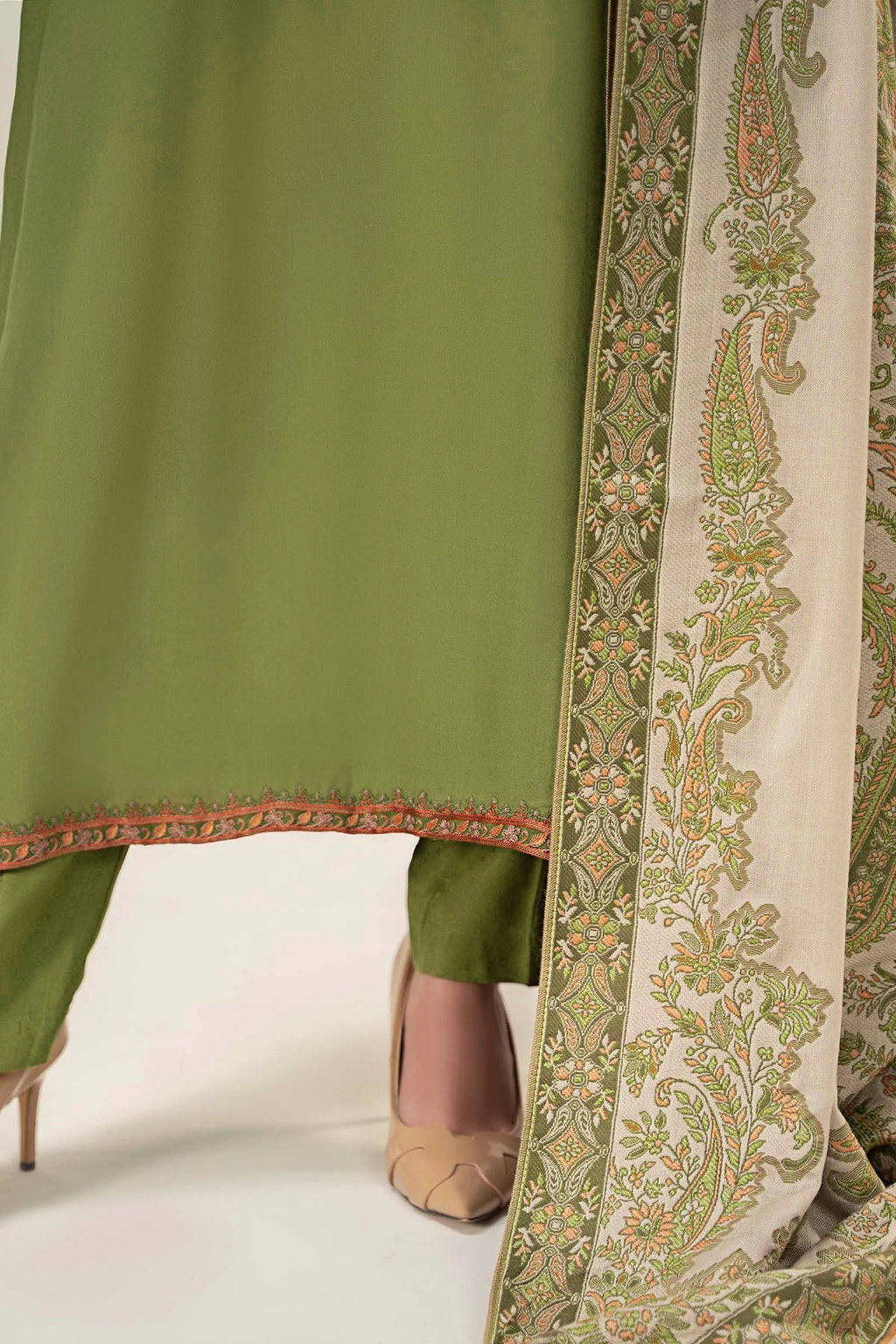 RT913 - Maria.B. 3 Piece Embroidered Lawn Suit