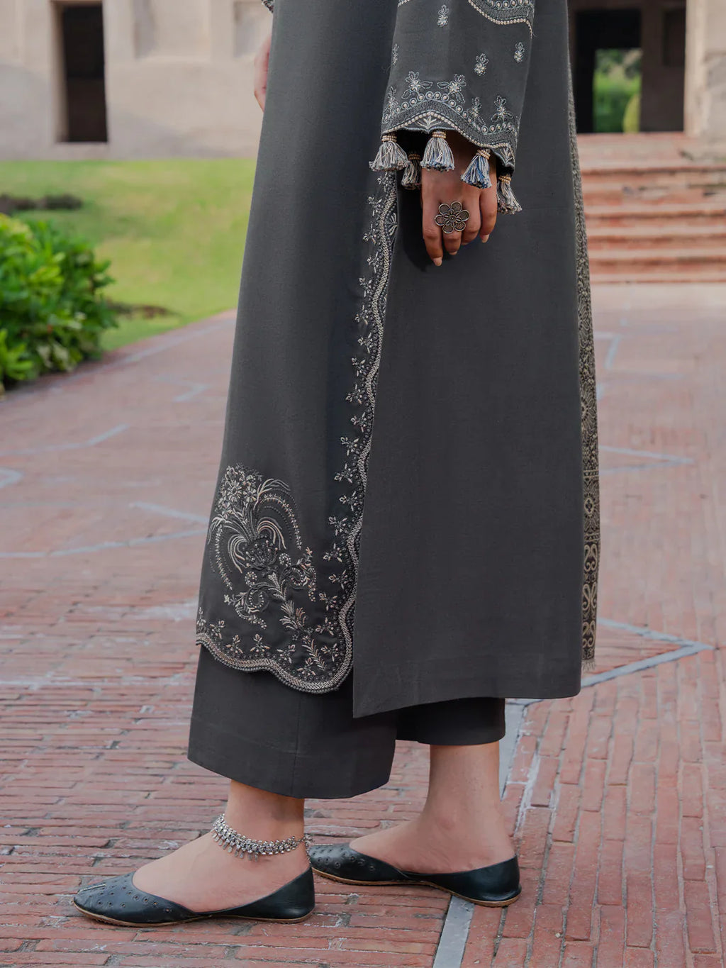 RT1280-izel - Winter 3PC Dhanak Embroidered Suit