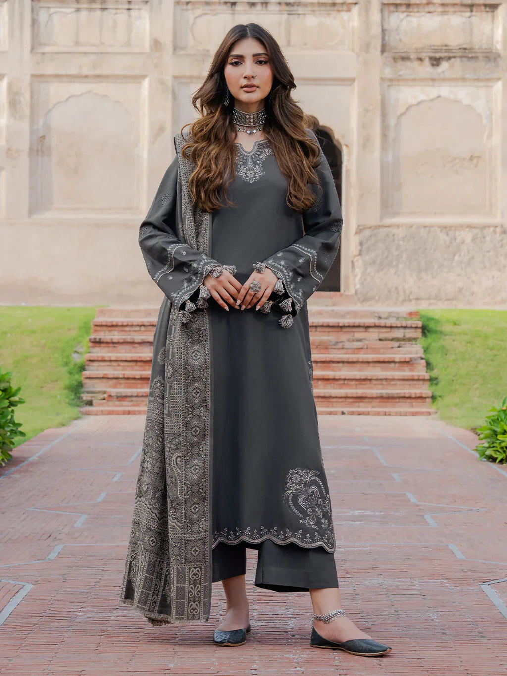 RT1280-izel - Winter 3PC Dhanak Embroidered Suit