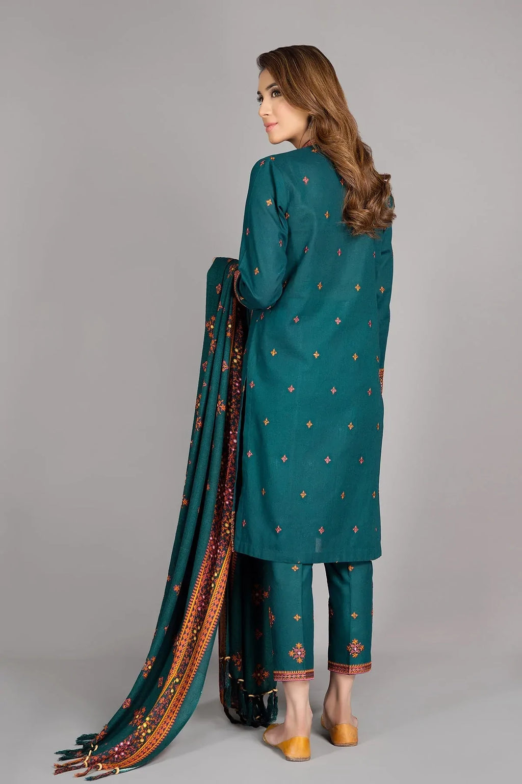 Kayseria - WINTER Embroided 3pc Linen dress with embroidered Linen dupatta & Patches-RT001